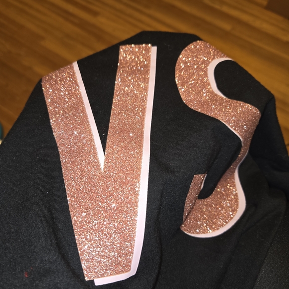 Victoria Secret Black T-Shirt Scoop Neck Short Sleeve XS Glitter Pink Logo - Picture 6 of 6